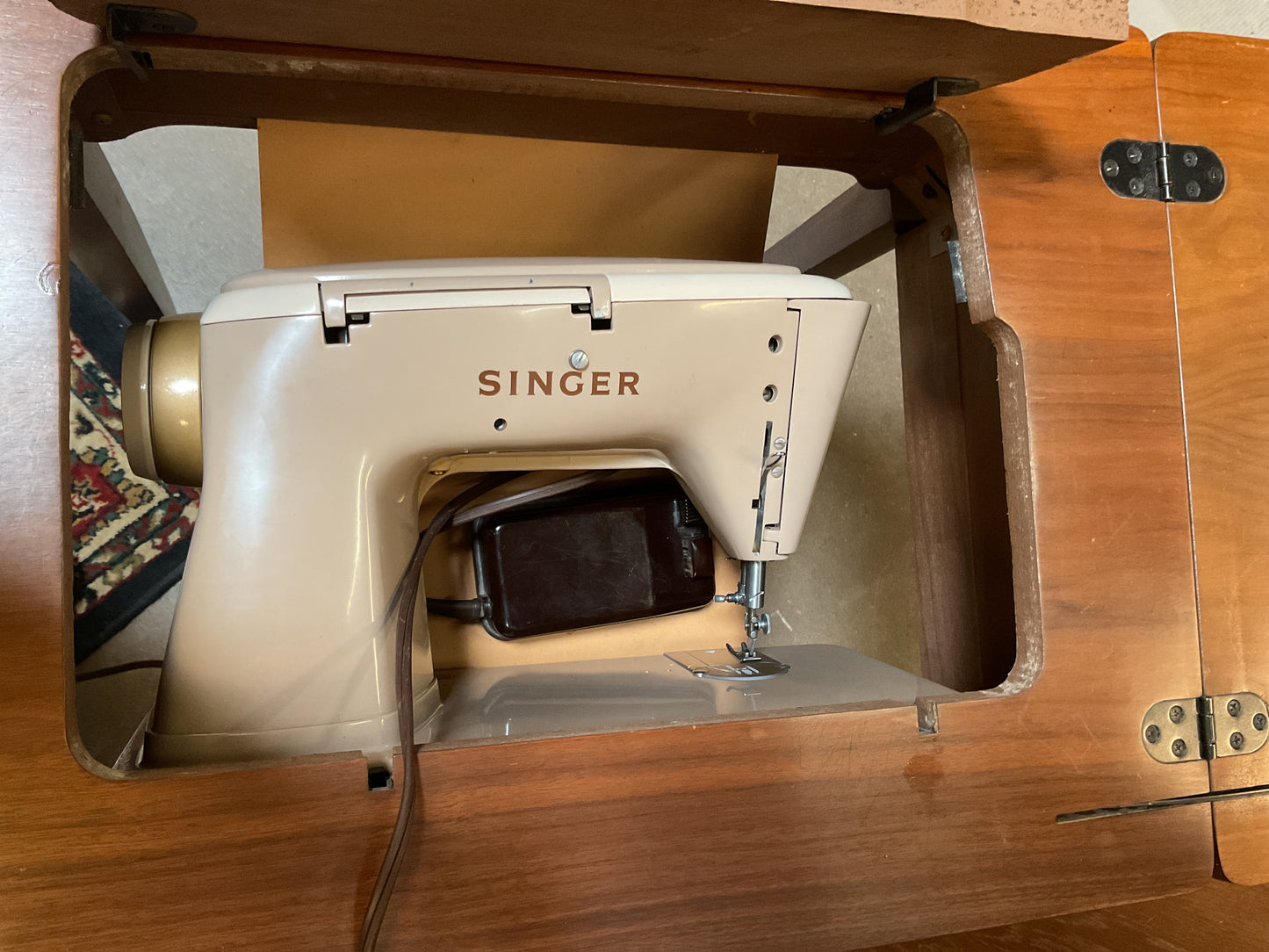 Vintage Singer 500 in Cabinet