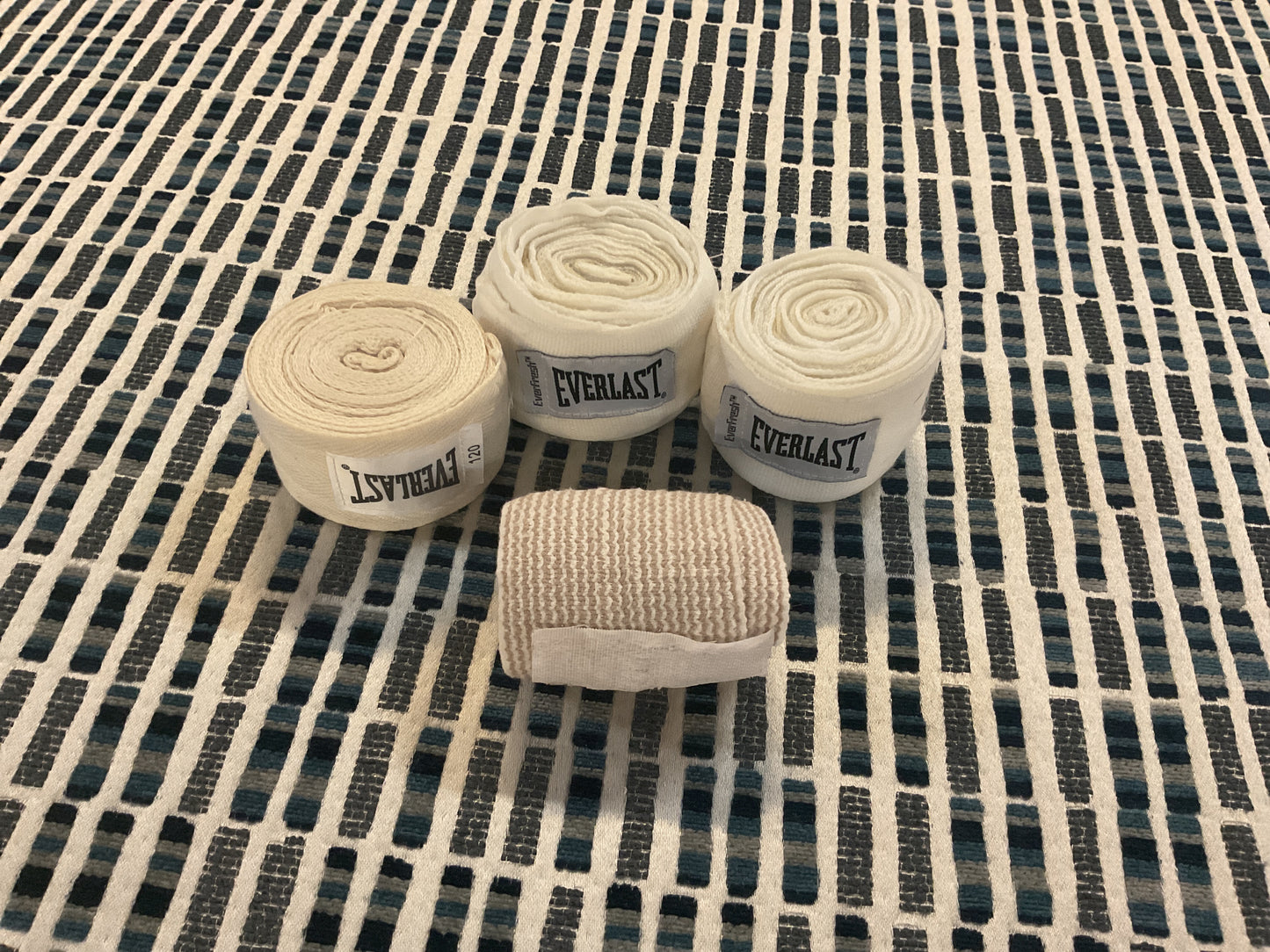 Everlast Boxing Gloves w/Wraps