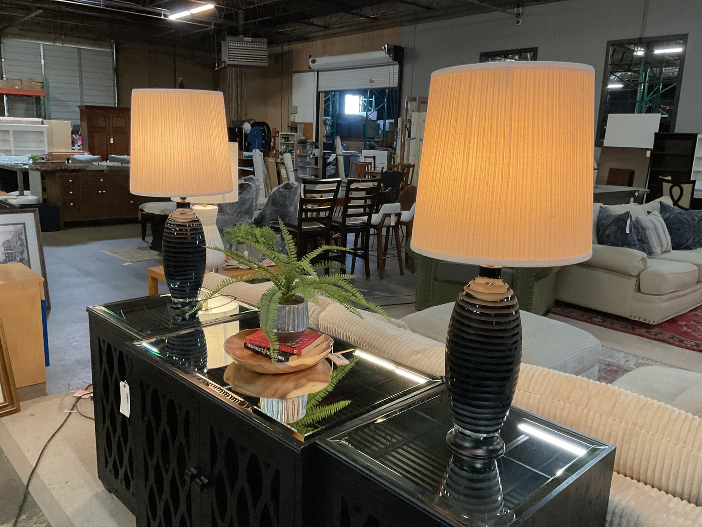 Textured Resin Lamp w/Shade