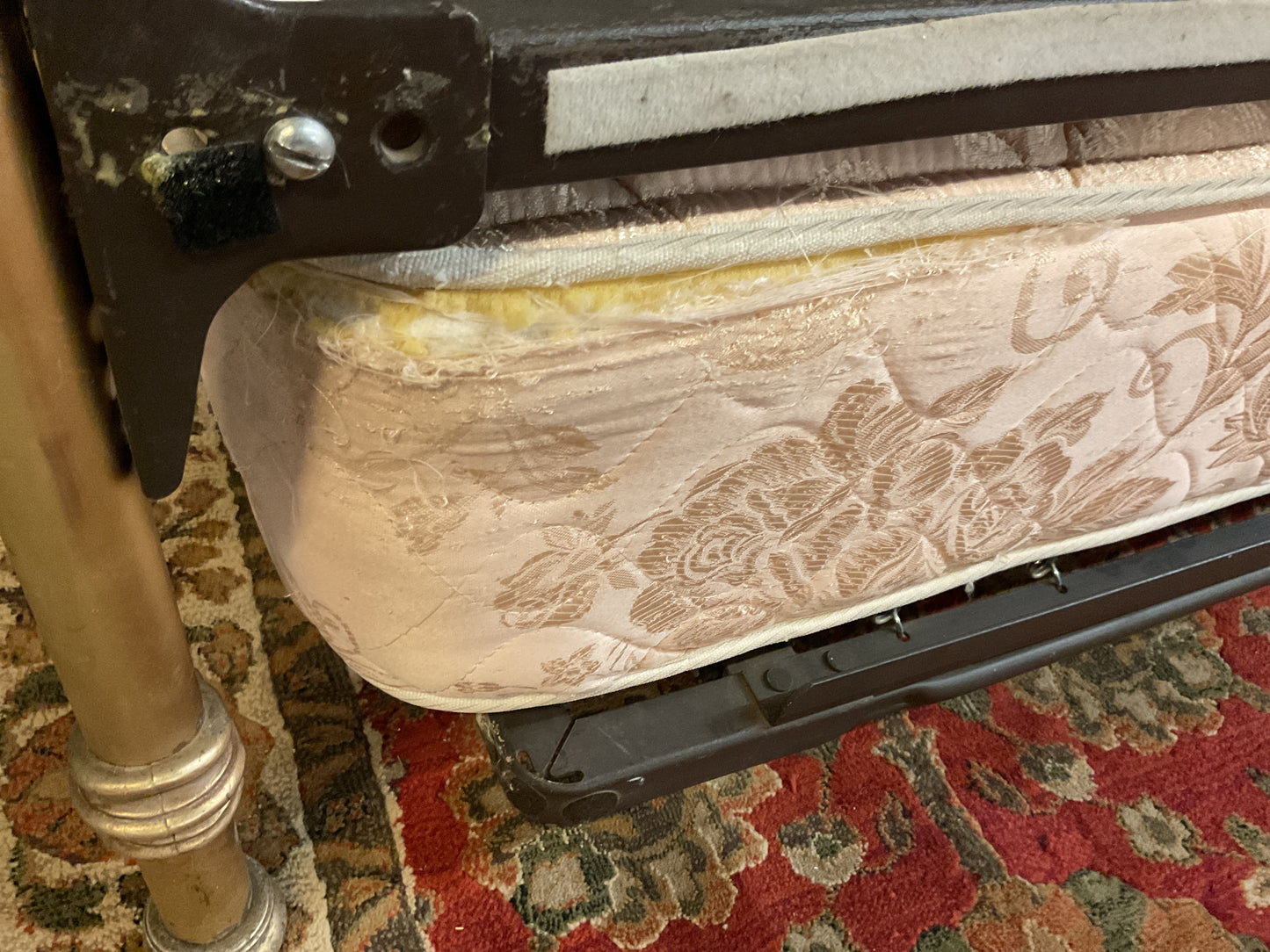 Metal Daybed w/Trundle (Mattresses Included)