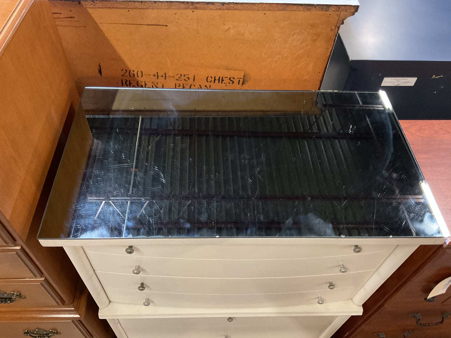 4 Drawer Chest of Drawer w/Glass Top