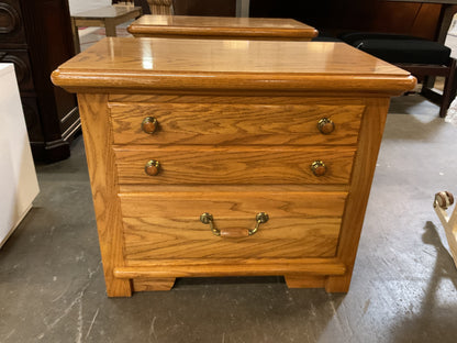 Vintage Thomasville 2 Drawer Nightstand