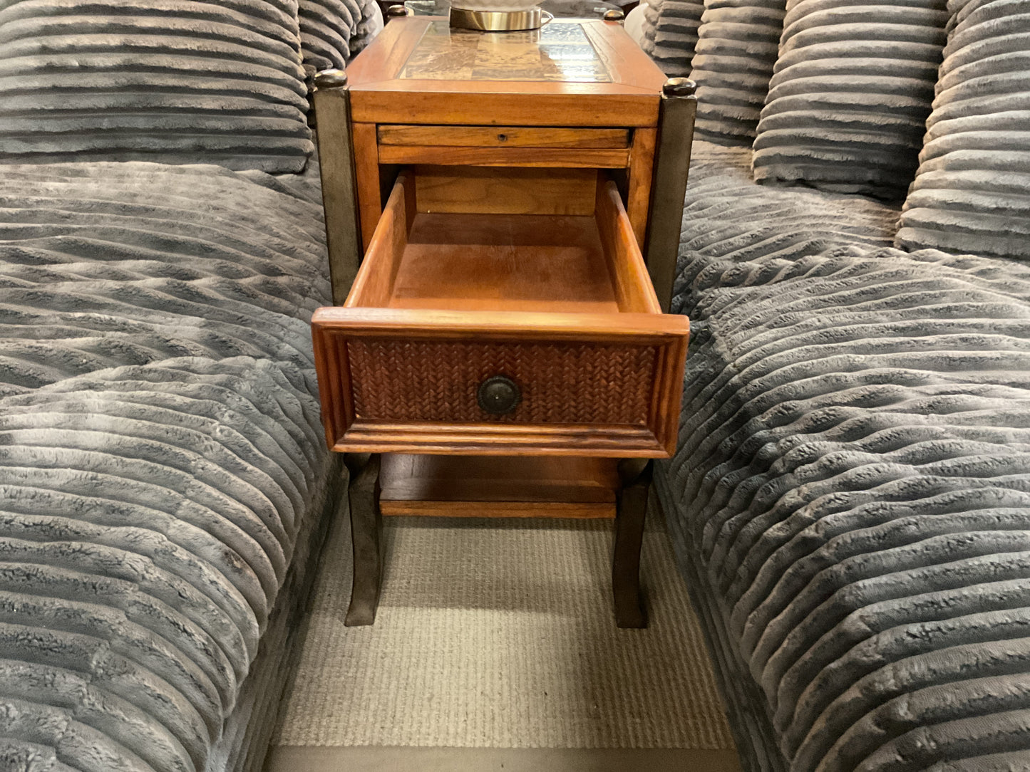 Riverside Chairside Table w/Pullout