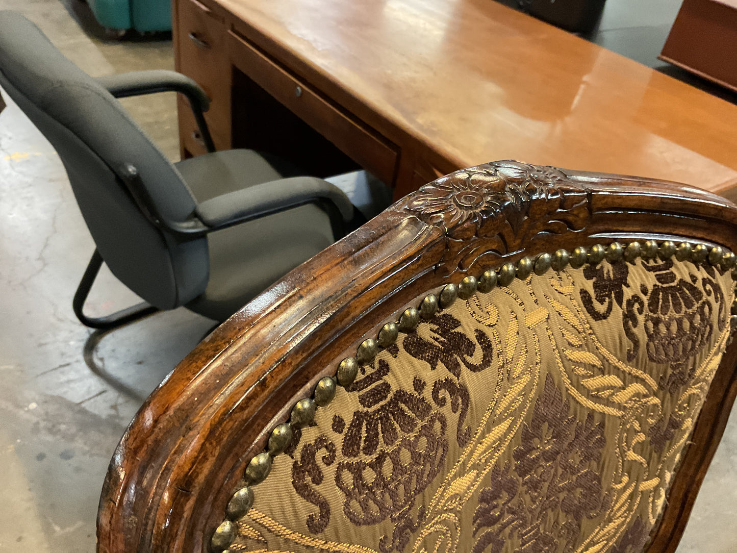 Stationery Leather Bottom Bar Stool