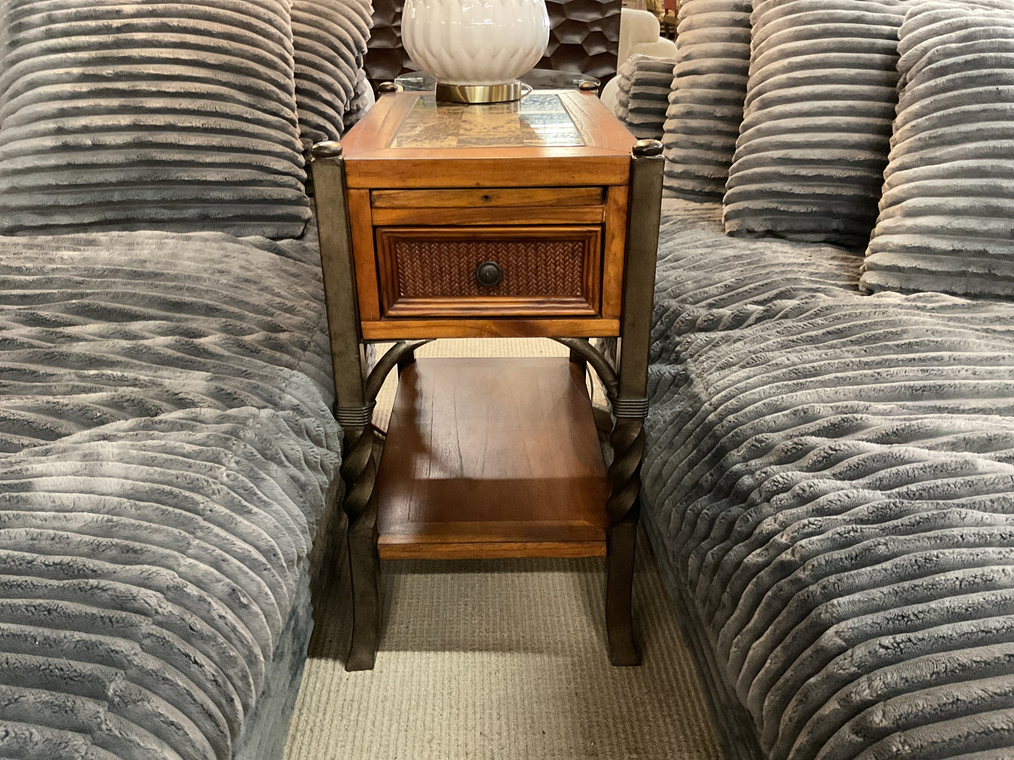 Riverside Chairside Table w/Pullout