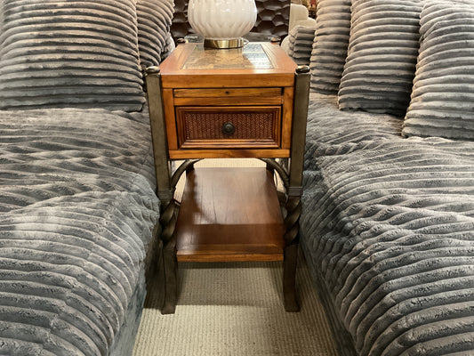 Riverside Chairside Table w/Pullout