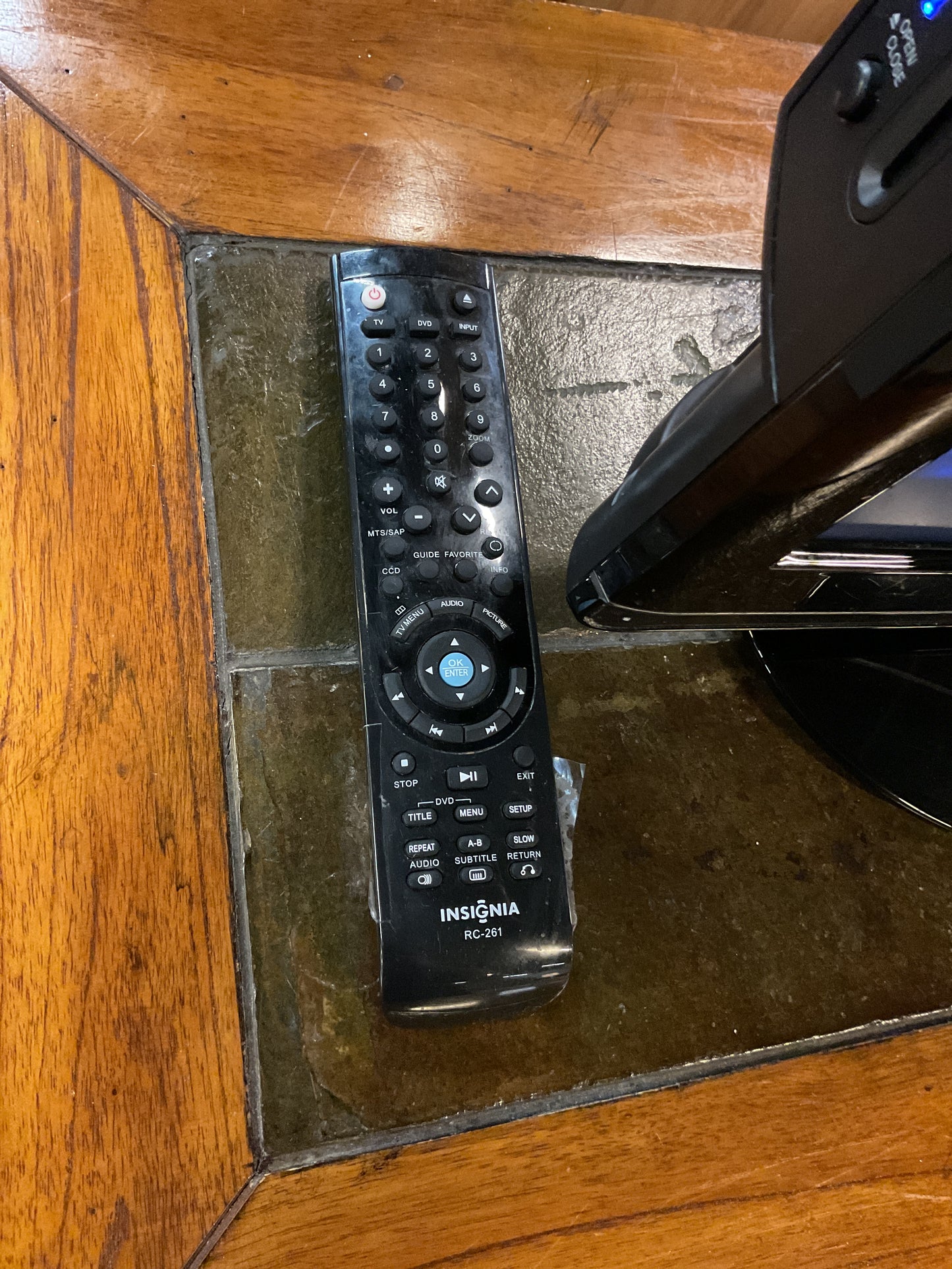 Insignia HDTV 19” DVD Combo w/Remote