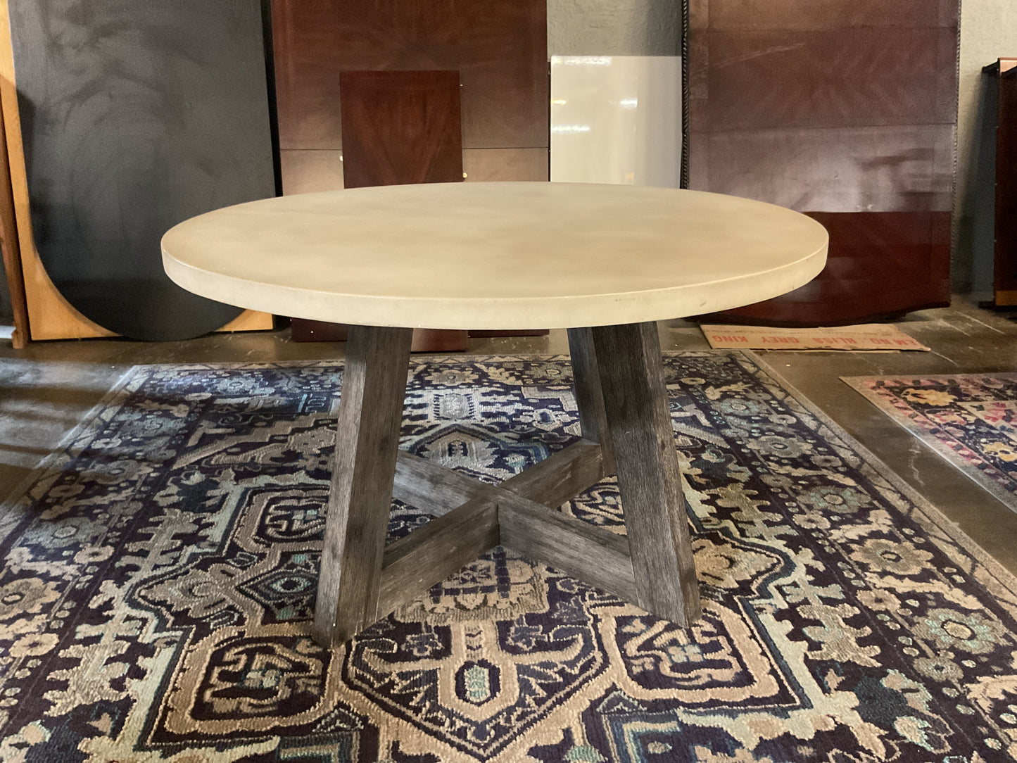 Centura View Round Dining Table