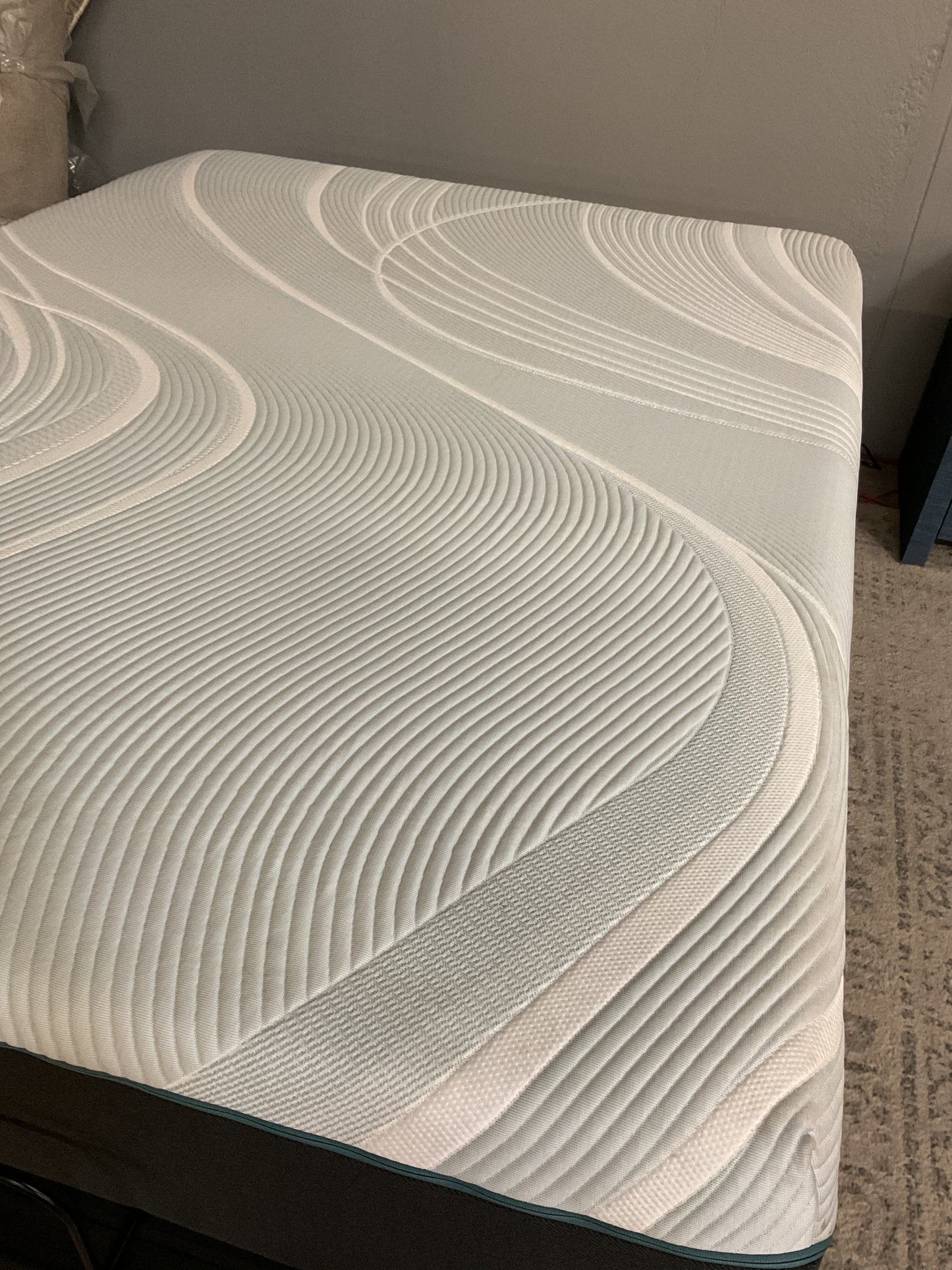 Tempur-Pedic ProAdapt 12” Mattress w/Adjustable Base