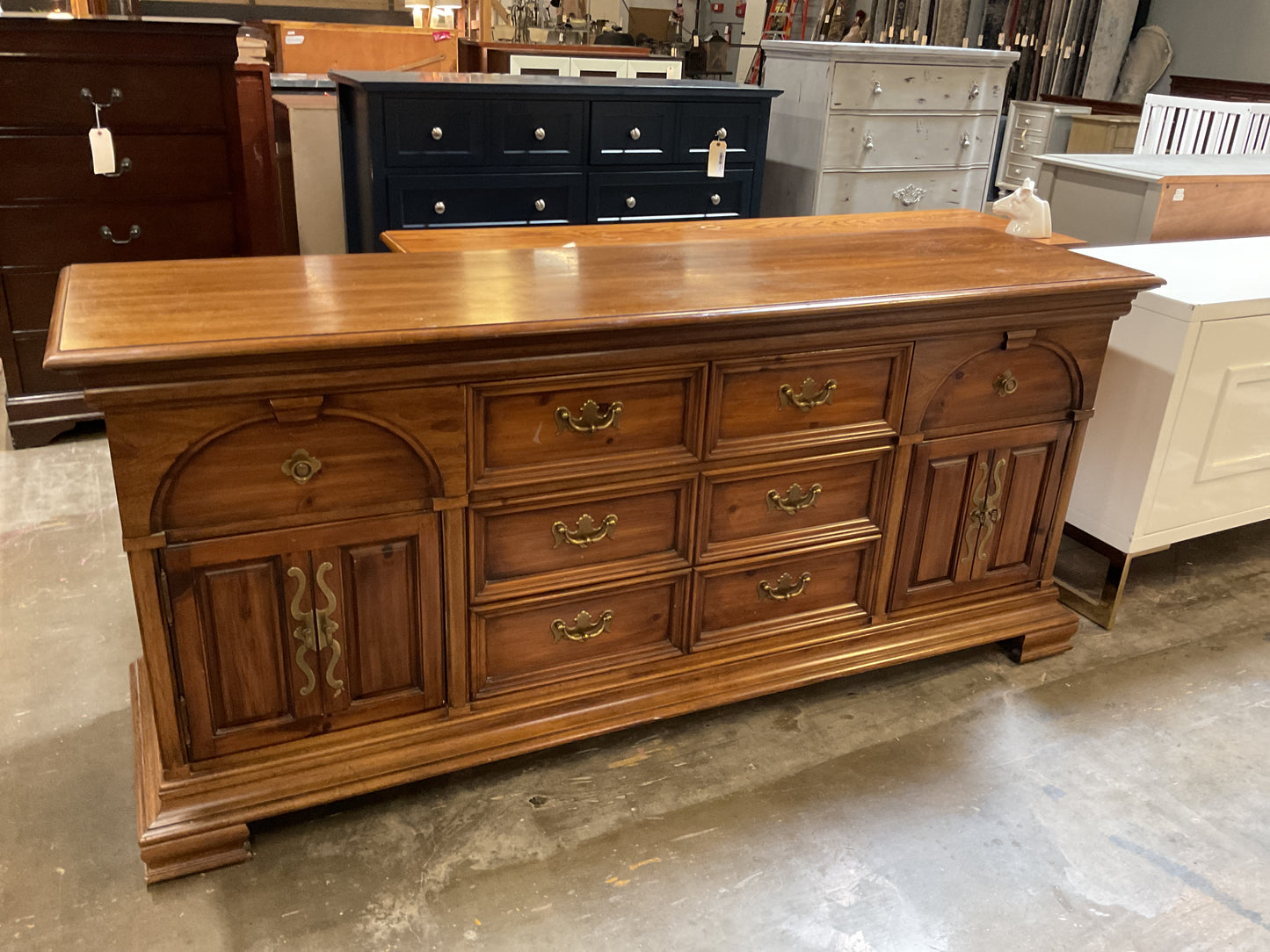 Thomasville Grand 9 Drawer Dresser