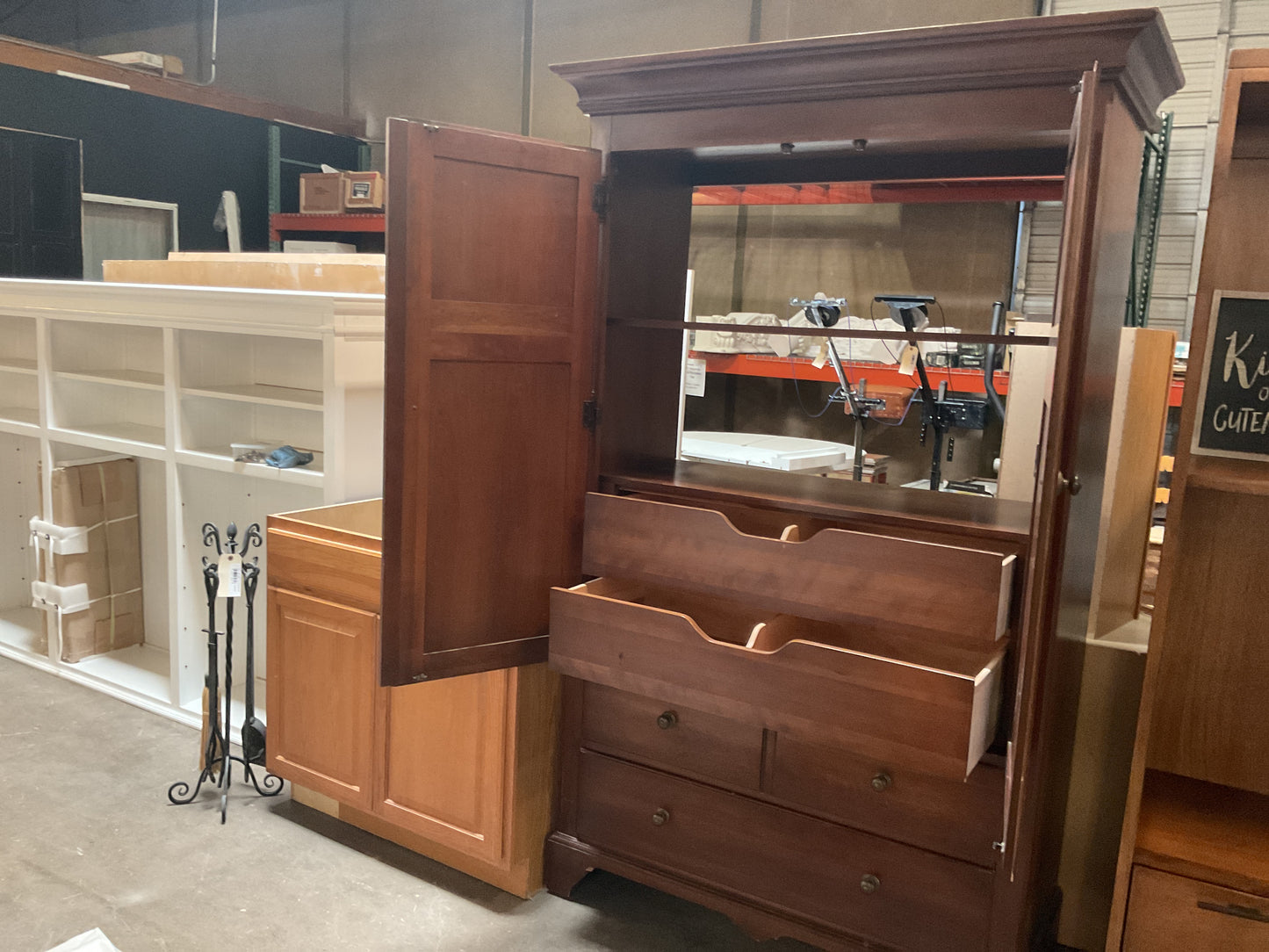 Thomasville Country Inns Armoire