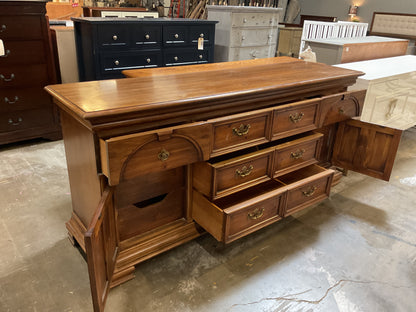 Thomasville Grand 9 Drawer Dresser
