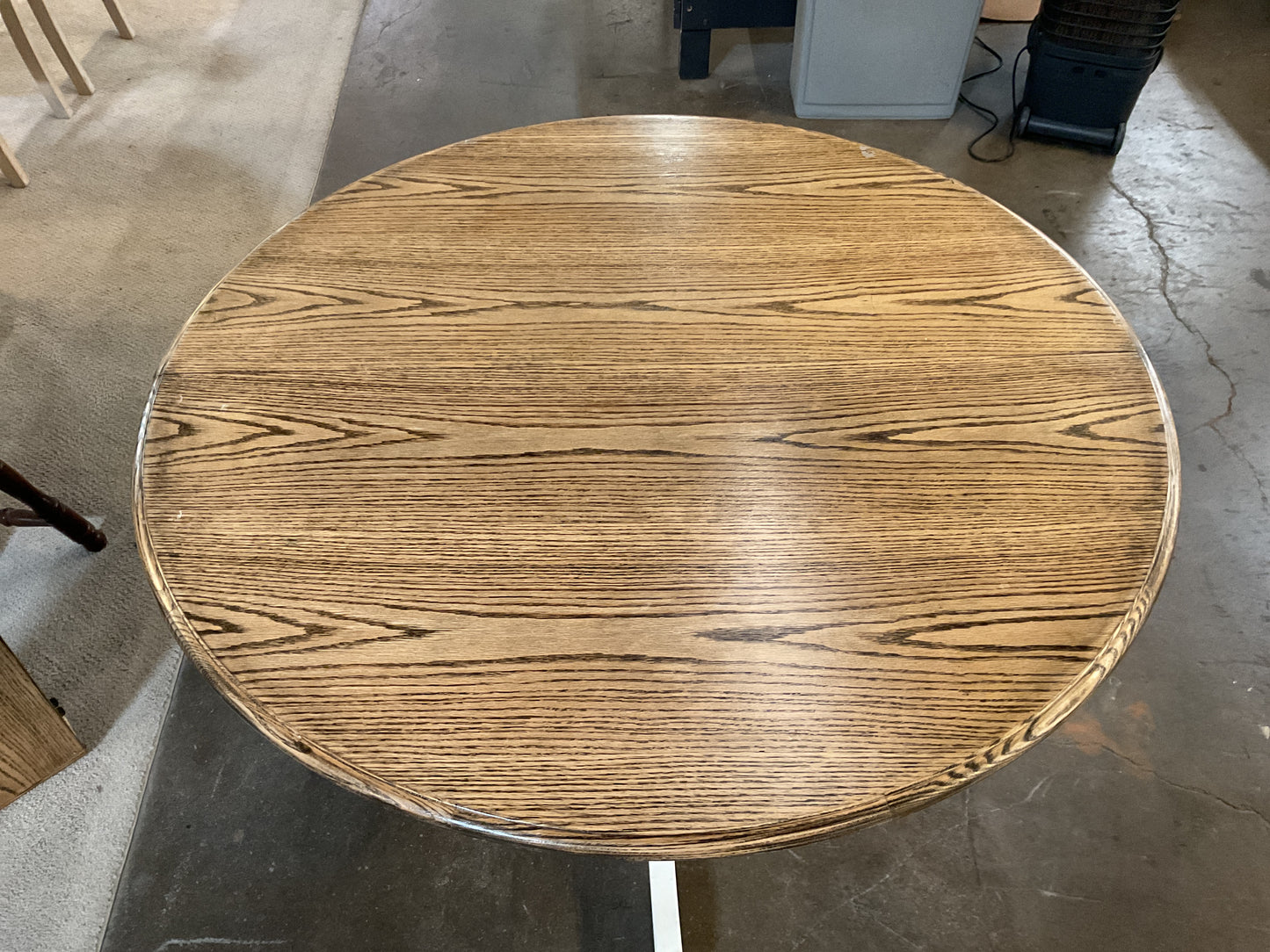 Pedestal Table w/Leaf