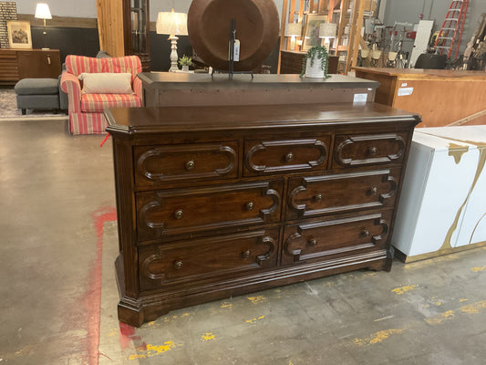 Reddick 7 Drawer Dresser
