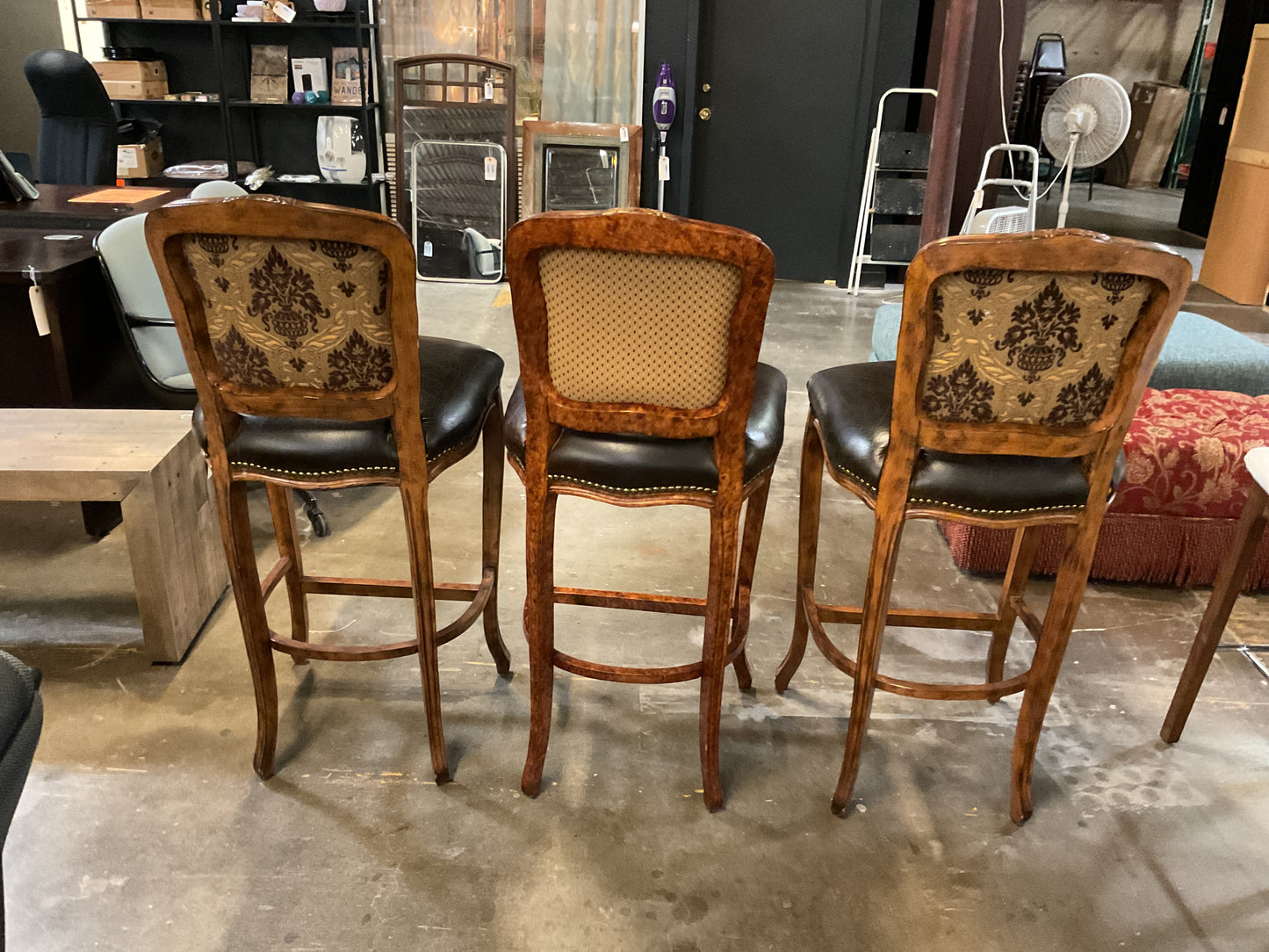 Stationery Leather Bottom Bar Stool