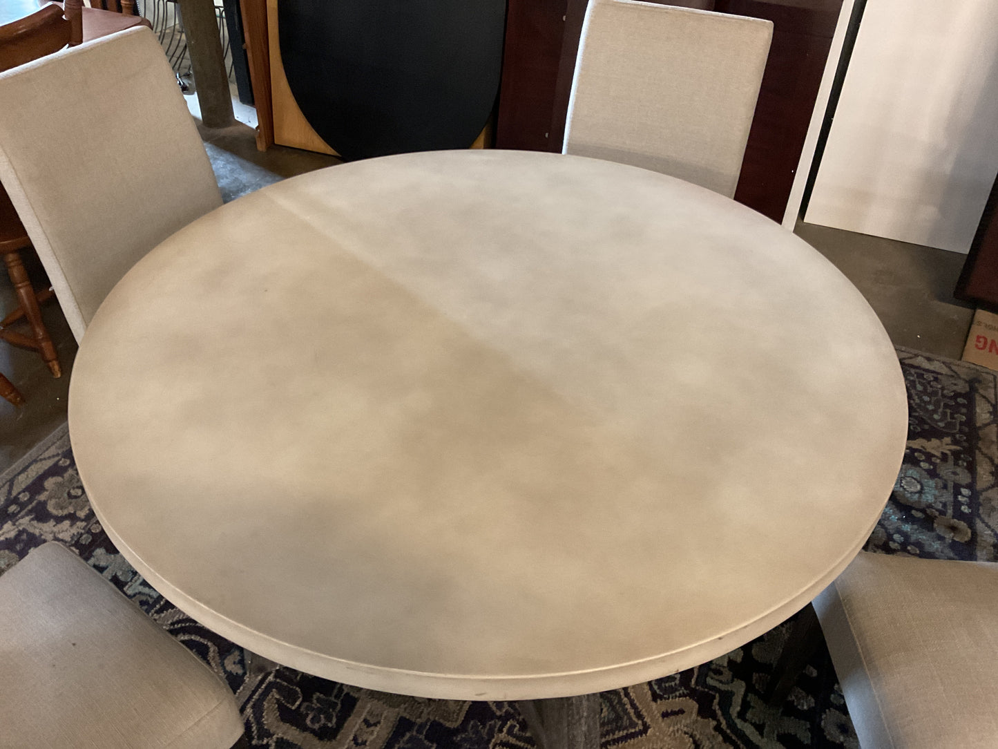 Centura View Round Dining Table