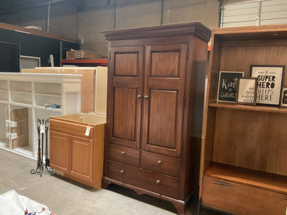 Thomasville Country Inns Armoire