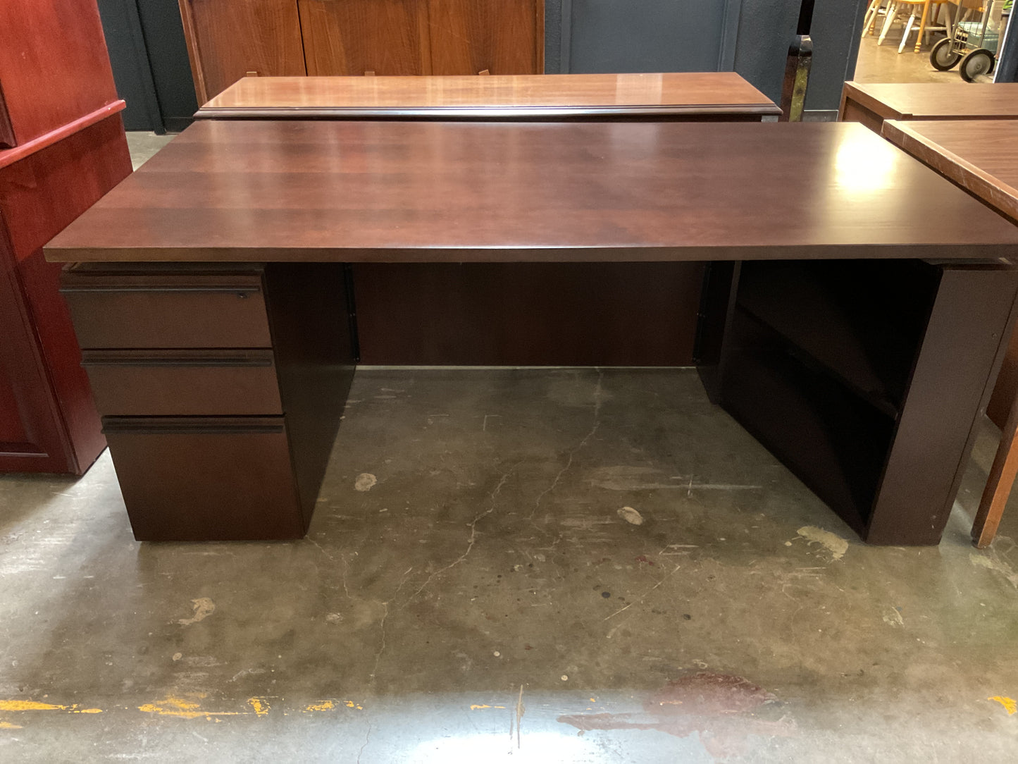 Itoki Executive Desk w/Keys