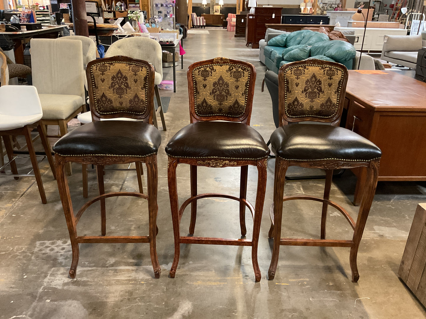 Stationery Leather Bottom Bar Stool