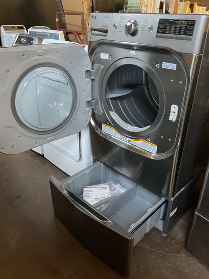 LG Electric Front Load Washer & Dryer Combo w/Pedestal