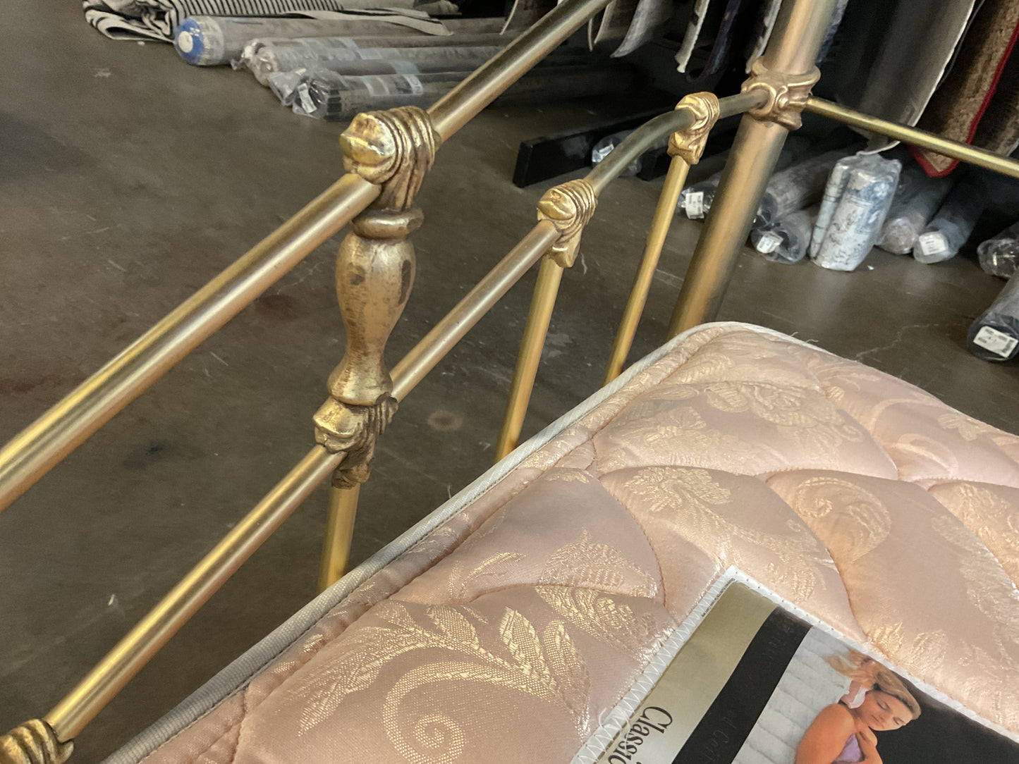 Metal Daybed w/Trundle (Mattresses Included)