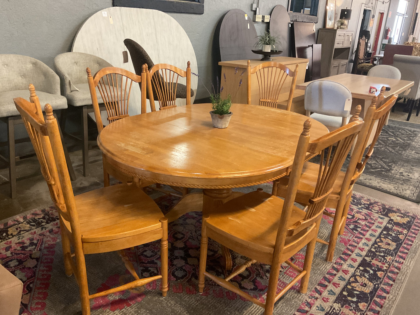 Pedestal Table w/6 Chairs
