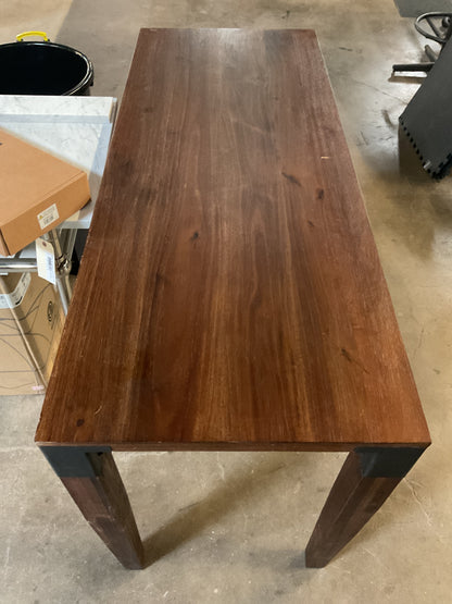 Frazier Counter Table