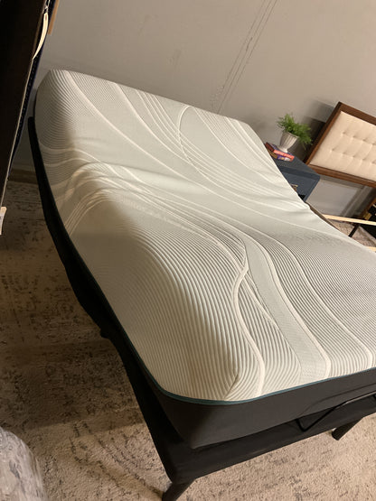 Tempur-Pedic ProAdapt 12” Mattress w/Adjustable Base