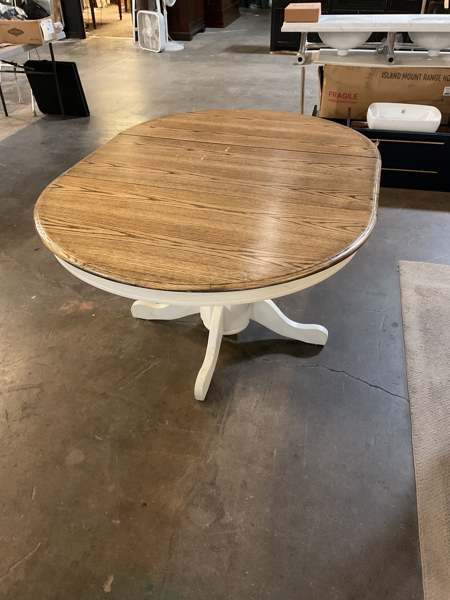 Pedestal Table w/Leaf