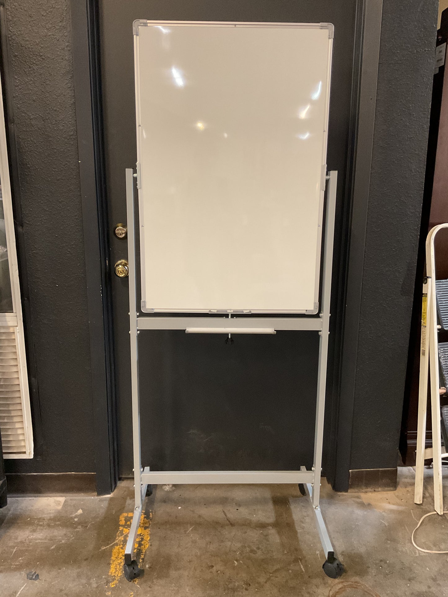 Dynamic Rolling Magnetic Whiteboard