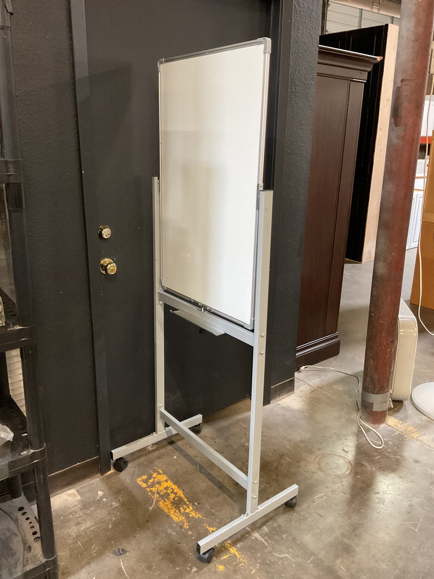 Dynamic Rolling Magnetic Whiteboard