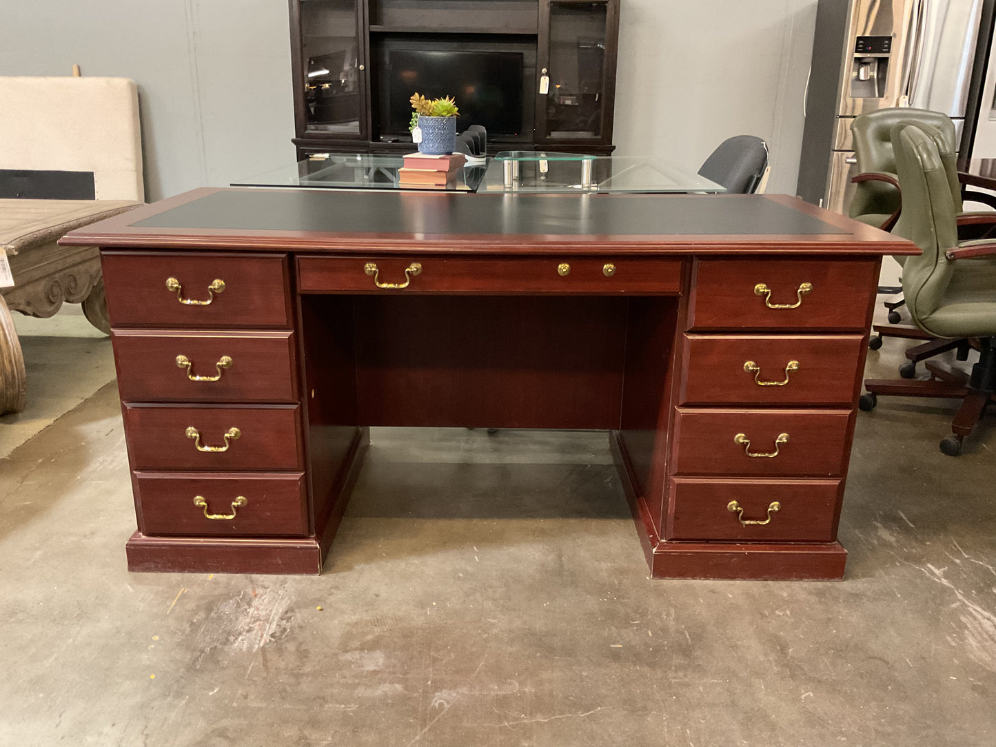 Executive Desk w/Writing Circus