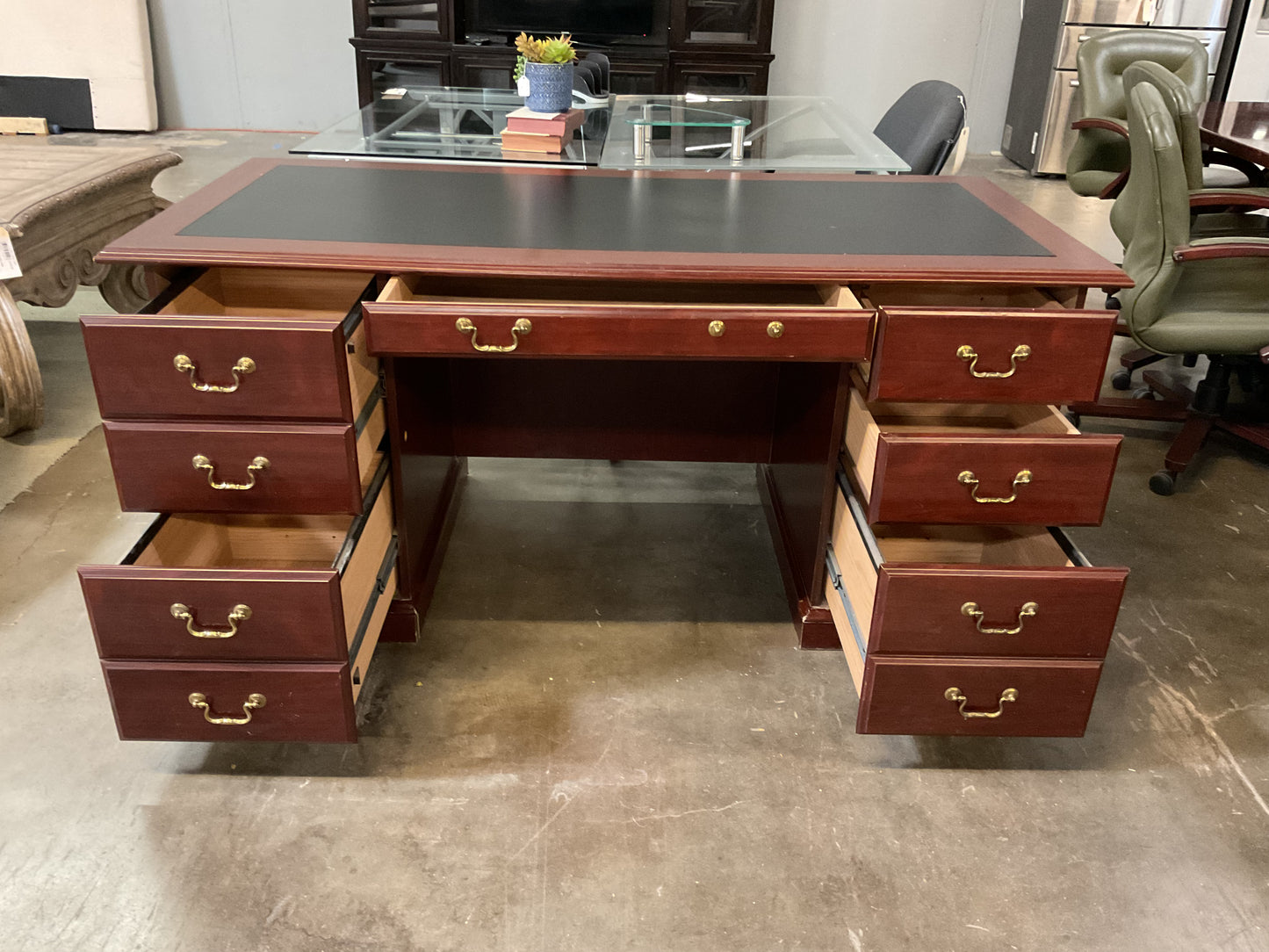 Executive Desk w/Writing Circus