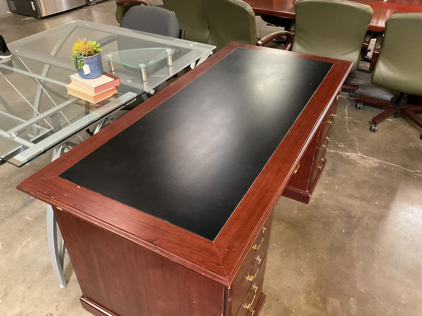 Executive Desk w/Writing Circus