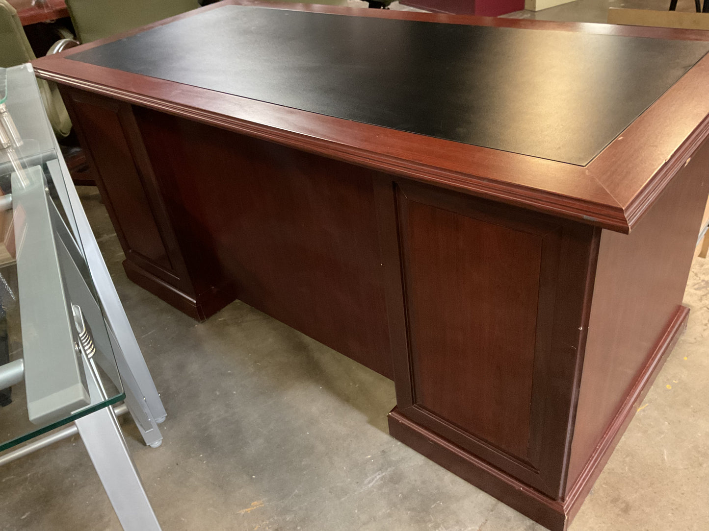 Executive Desk w/Writing Circus